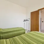 Lauretta Apartment *